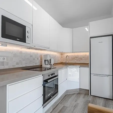 Fully Refurbished Holiday Apartment With Terrace Apartamento